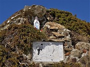 43 Alla Forcella Rossa (2055 m) con la Madonnina del G.A.M.A. - Gruppo Amici Montagna Alme